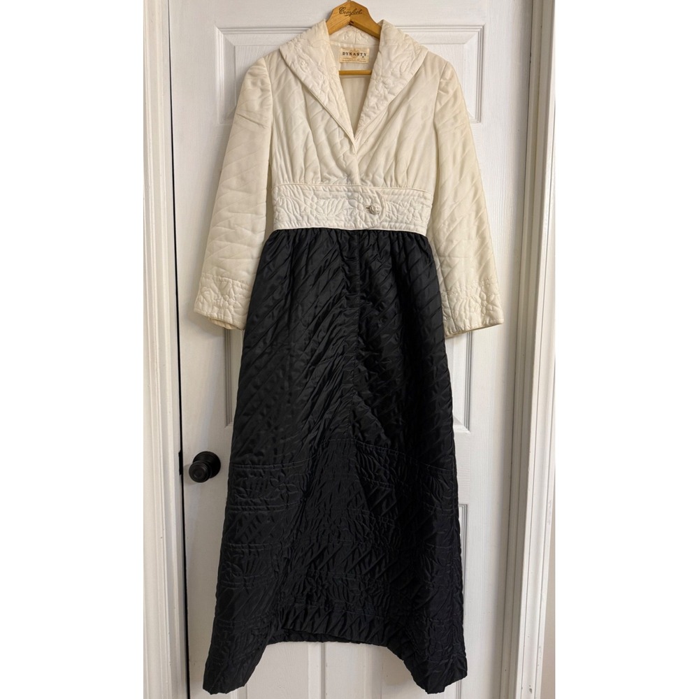 Vintage 1960's Dynasty Black and White Quilted Robe Dressing Gown Classy Petite